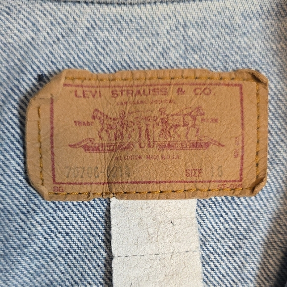 Levi's | Vintage 80's Type III Trucker Denim Jacket, Light Blue Washed, Patina - Picture 2 of 6